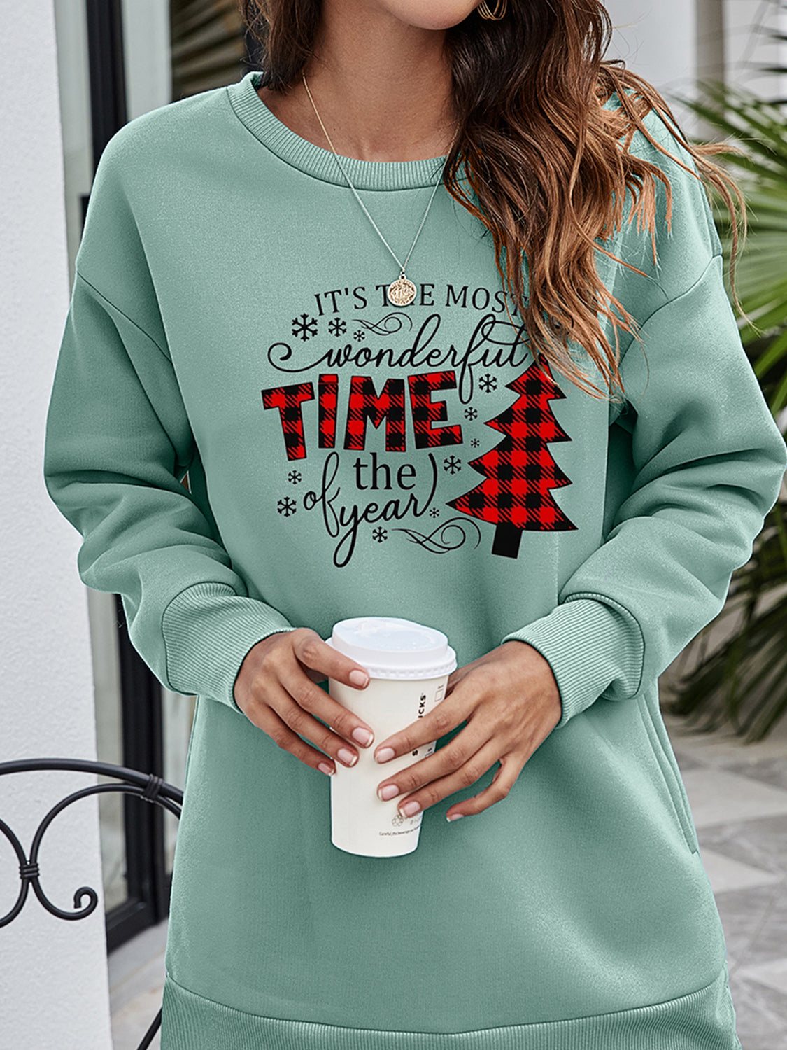 Sudadera con hombros caídos y estampado de árbol de Navidad