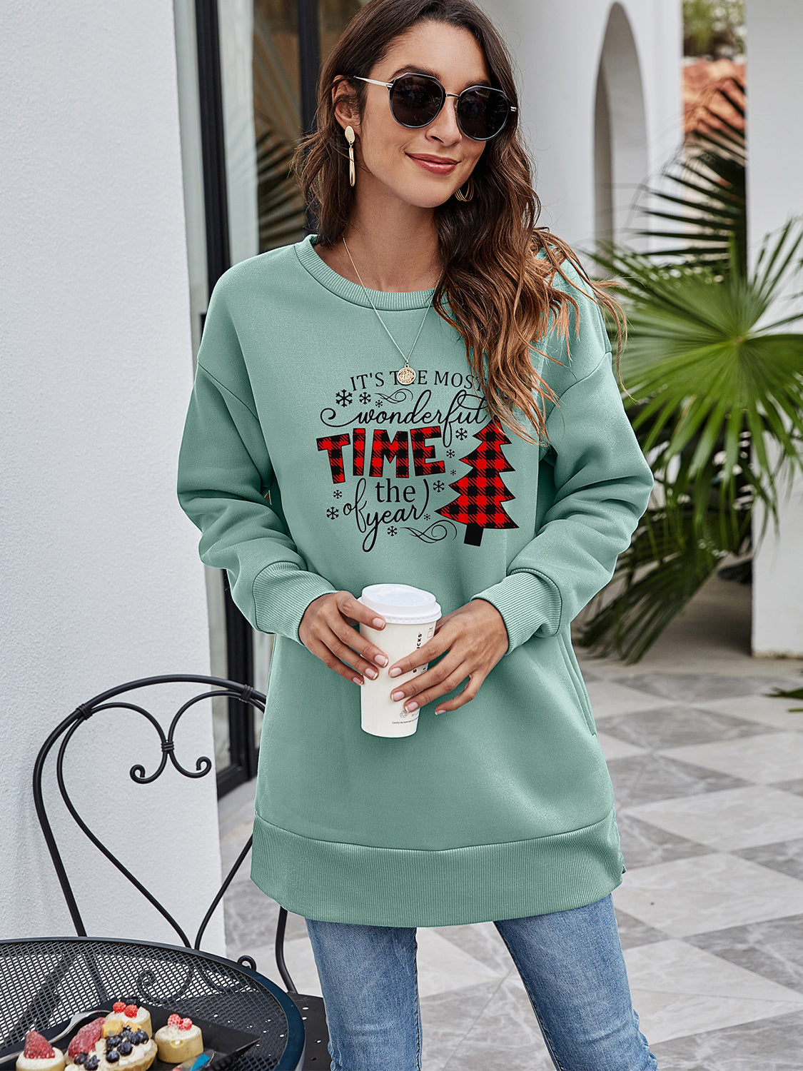 Sudadera con hombros caídos y estampado de árbol de Navidad