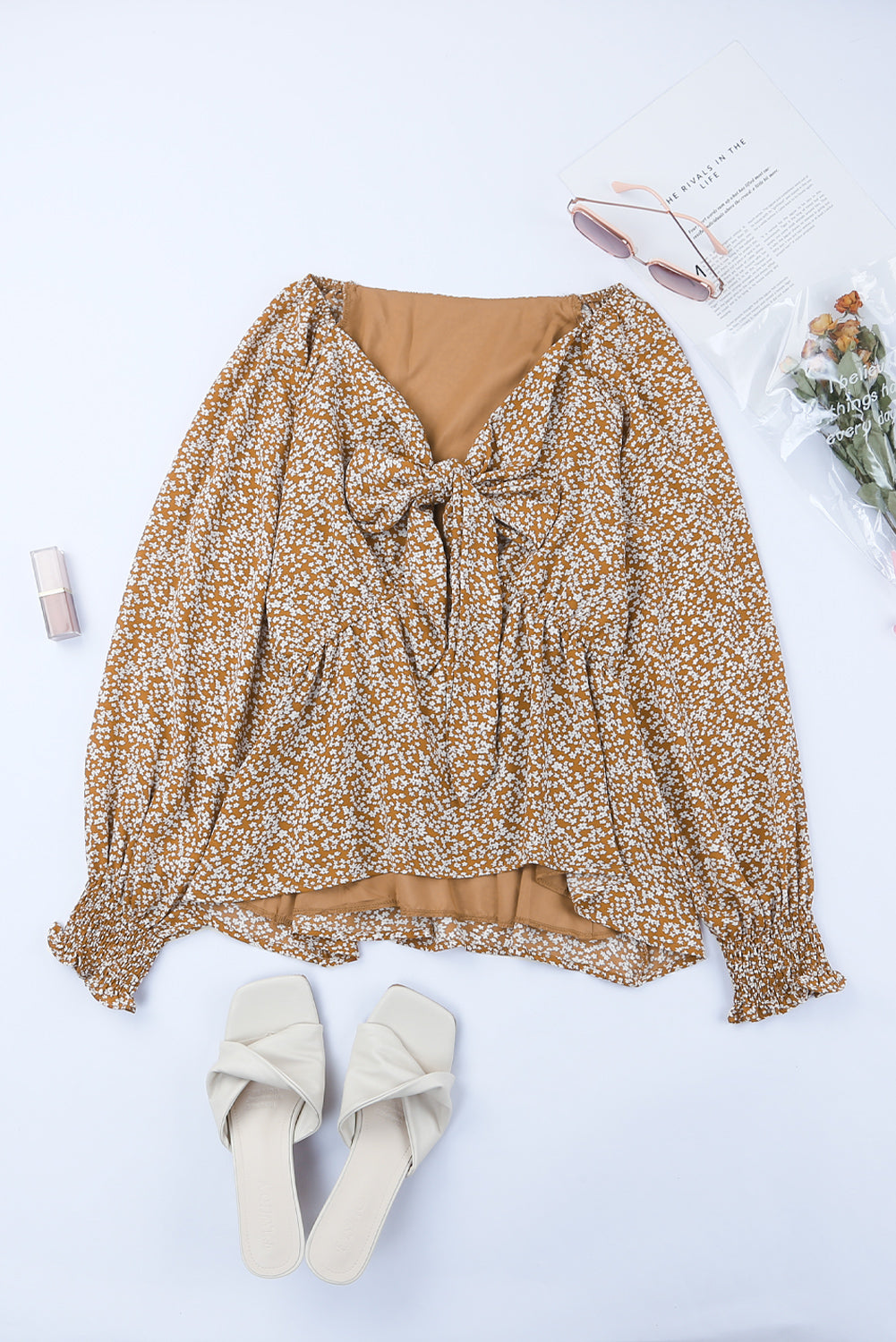 Linda blusa de manga larga con volantes y lazo delantero con estampado floral