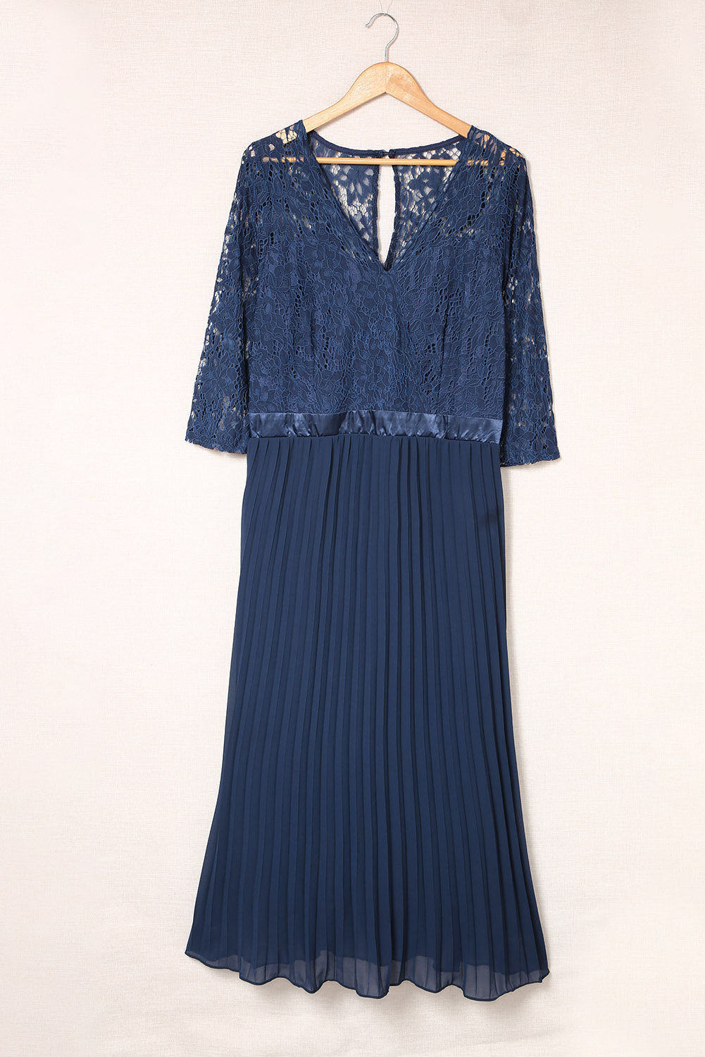 Vestido largo encaje festoneado cuello en V mangas 3/4 tul plisado plus rojo fuego