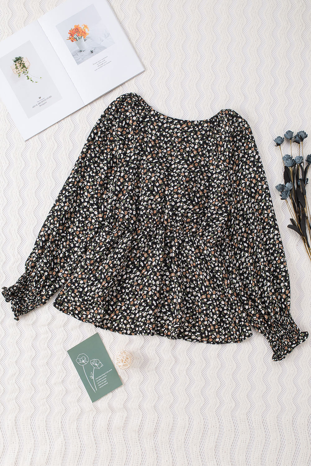 Linda blusa de manga larga con volantes y lazo delantero con estampado floral