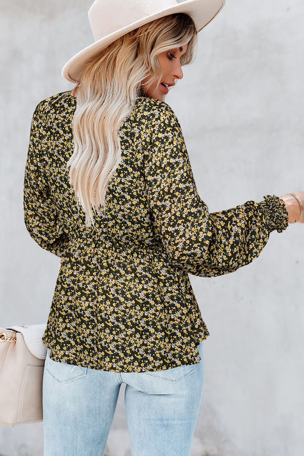 Linda blusa de manga larga con volantes y lazo delantero con estampado floral