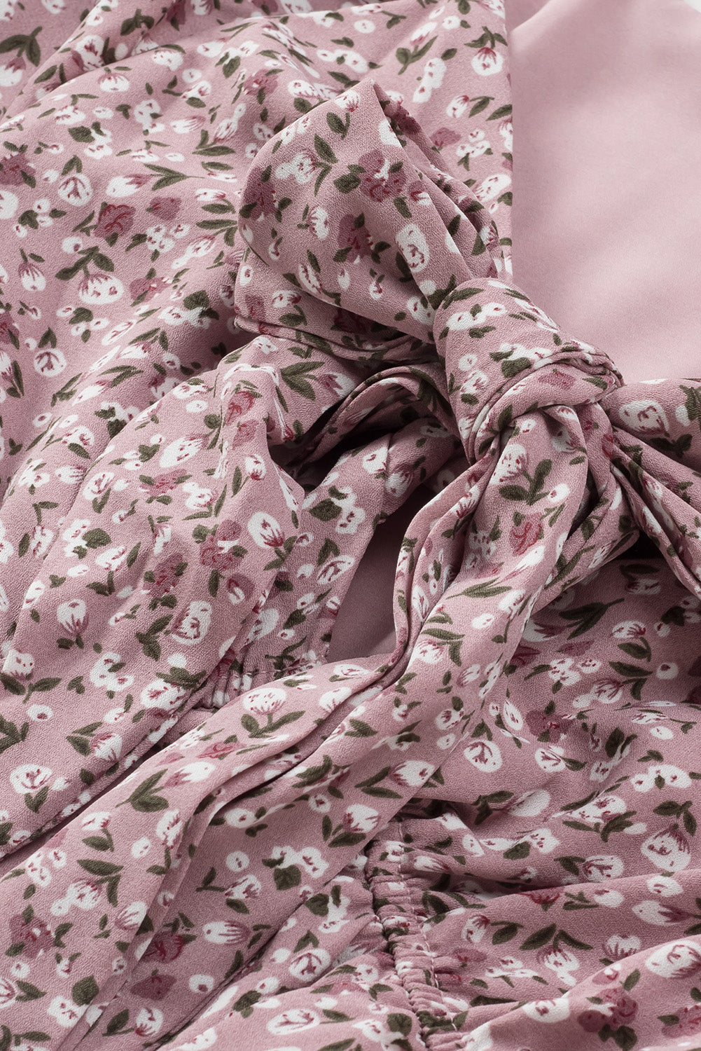 Linda blusa de manga larga con volantes y lazo delantero con estampado floral