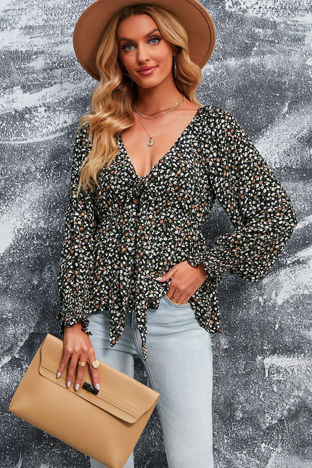 Linda blusa de manga larga con volantes y lazo delantero con estampado floral