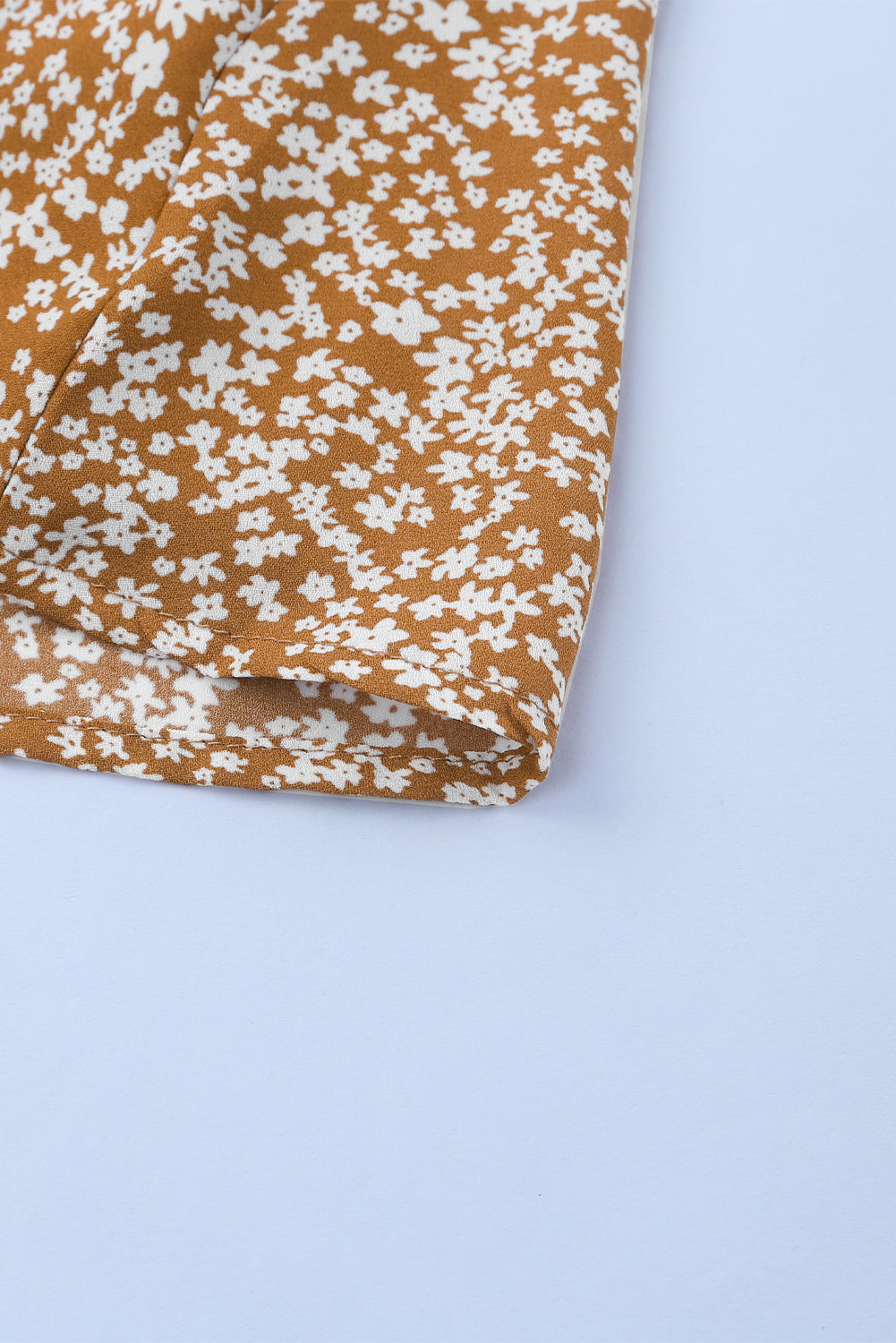 Linda blusa de manga larga con volantes y lazo delantero con estampado floral