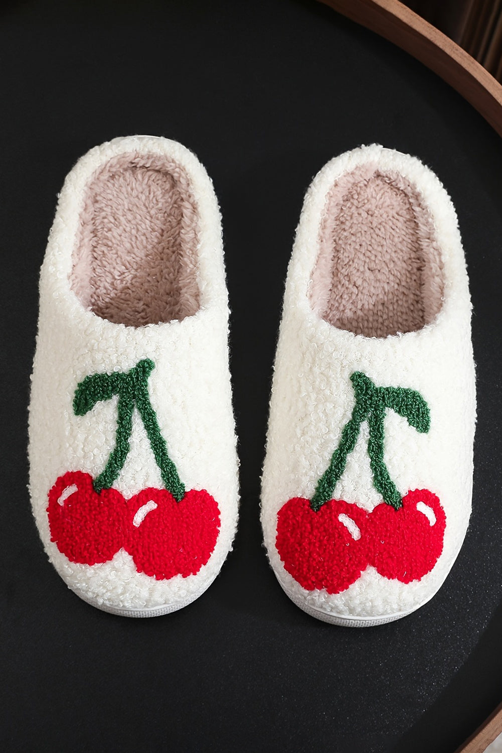 Pantuflas de felpa de invierno con patrón de cereza y fruta linda blanca
