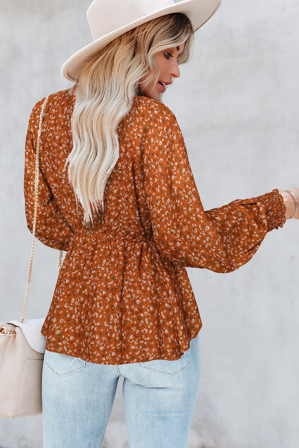 Linda blusa de manga larga con volantes y lazo delantero con estampado floral