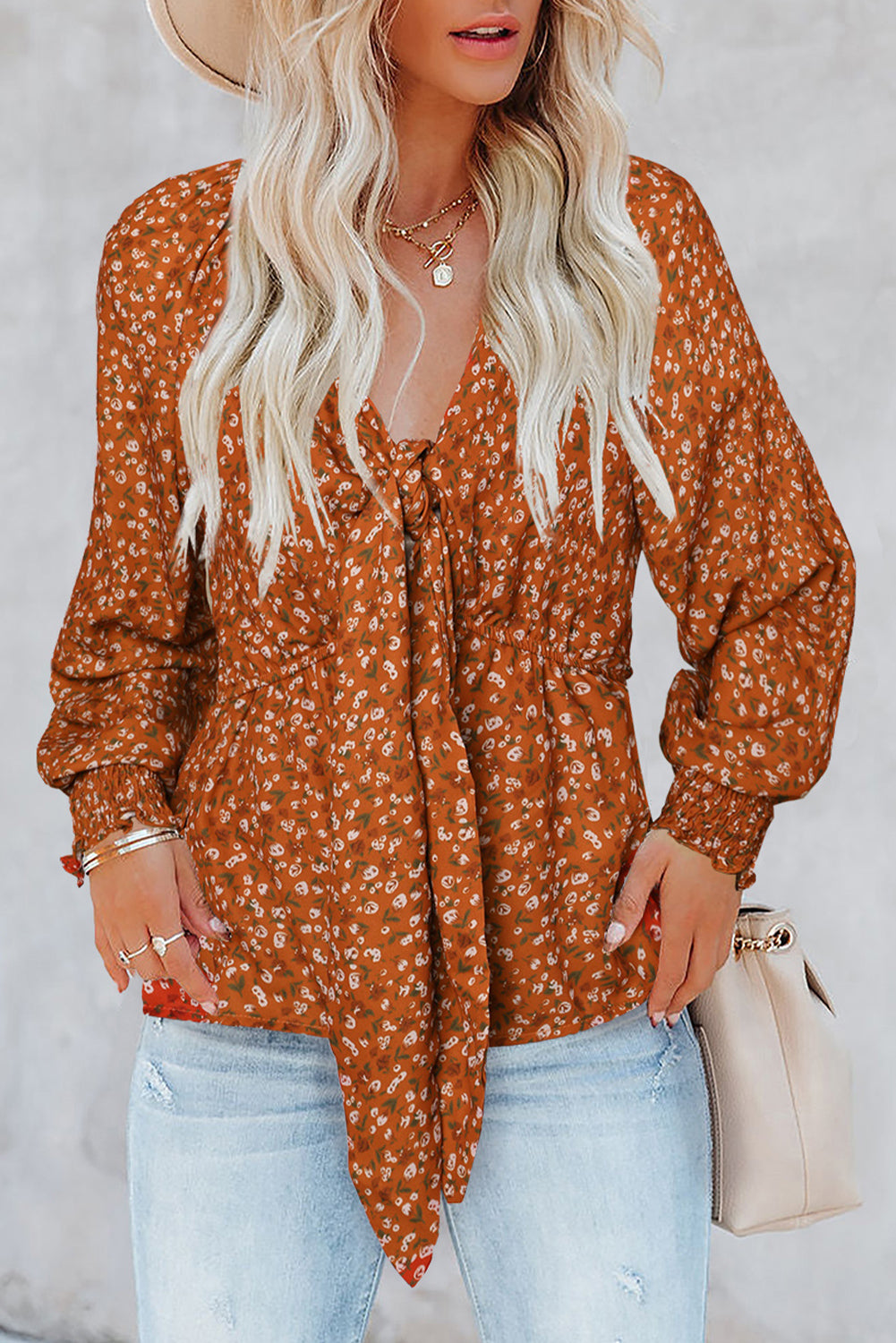 Linda blusa de manga larga con volantes y lazo delantero con estampado floral