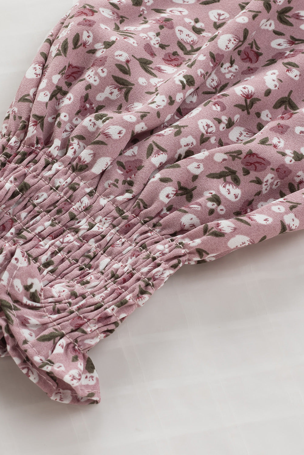Linda blusa de manga larga con volantes y lazo delantero con estampado floral