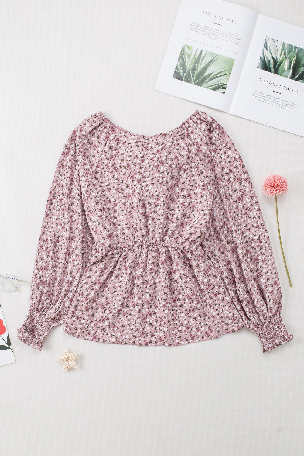 Linda blusa de manga larga con volantes y lazo delantero con estampado floral