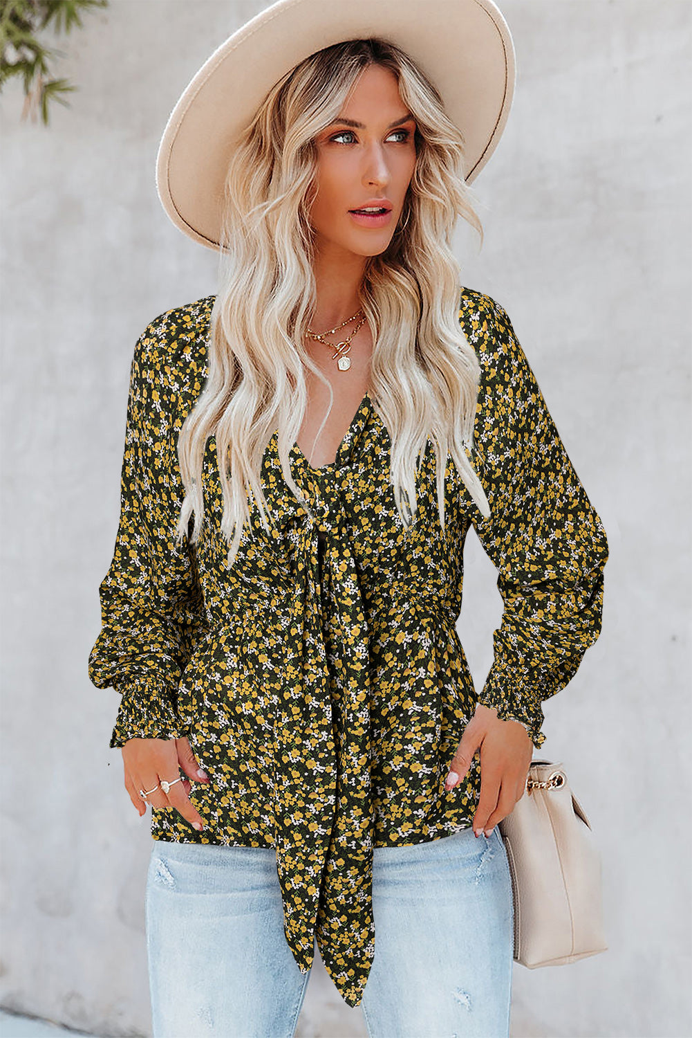 Linda blusa de manga larga con volantes y lazo delantero con estampado floral