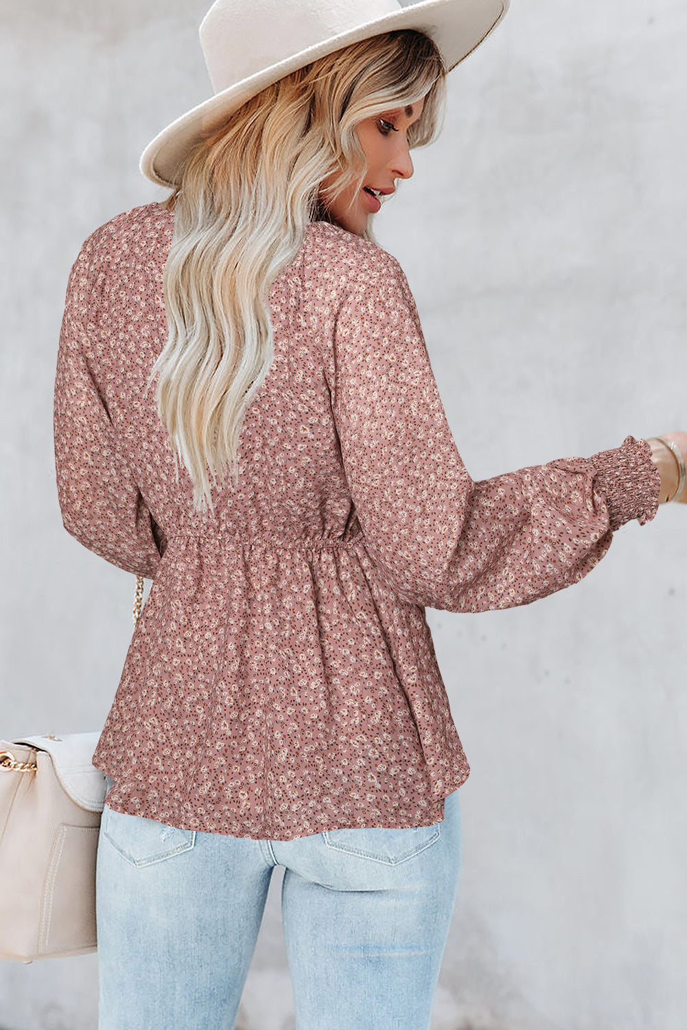 Linda blusa de manga larga con volantes y lazo delantero con estampado floral