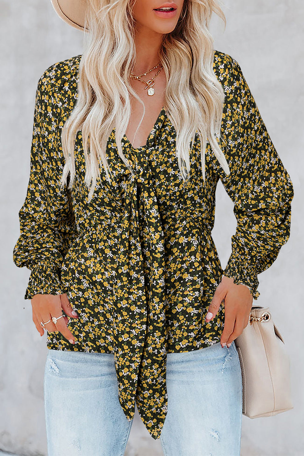Linda blusa de manga larga con volantes y lazo delantero con estampado floral