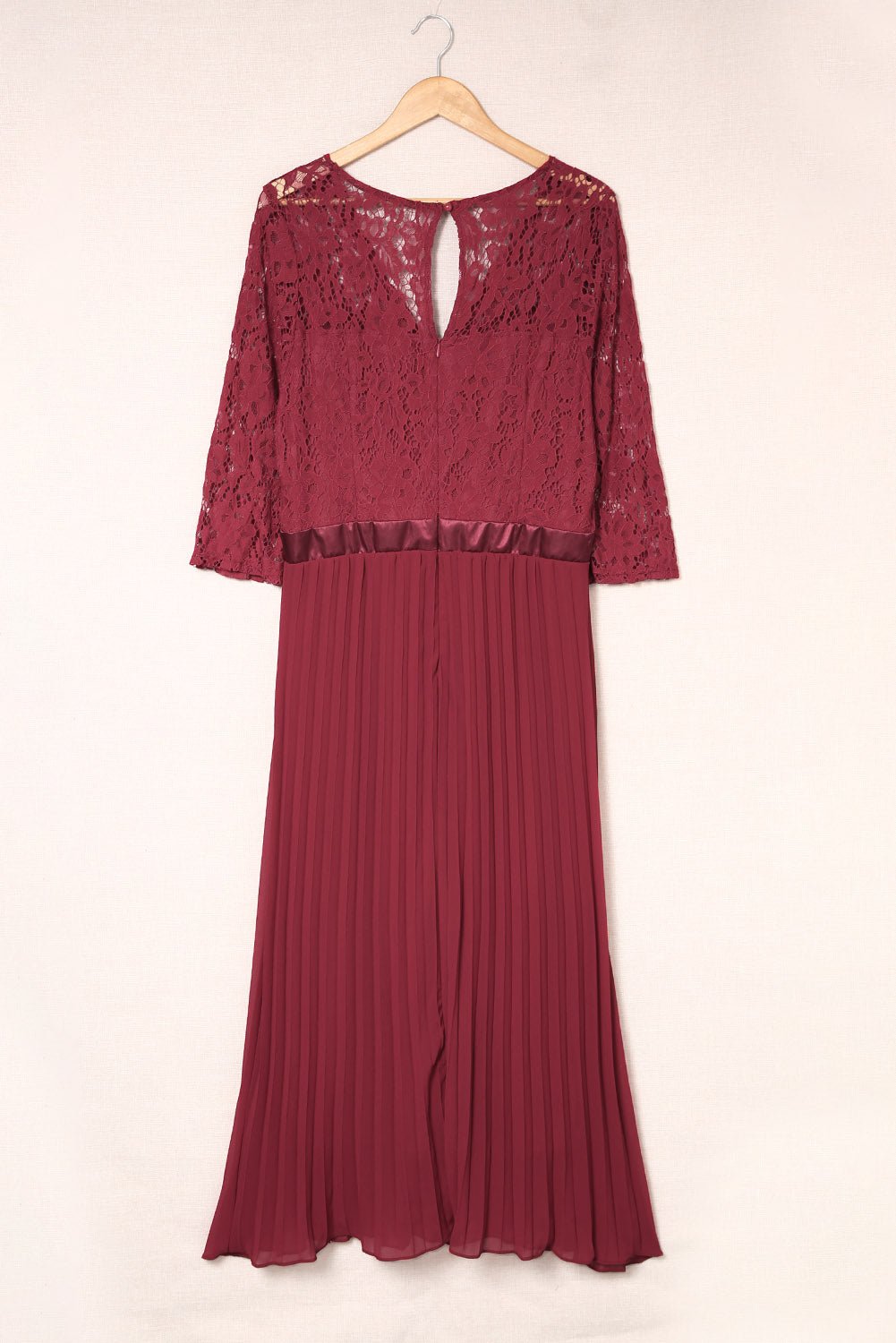 Vestido largo encaje festoneado cuello en V mangas 3/4 tul plisado plus rojo fuego