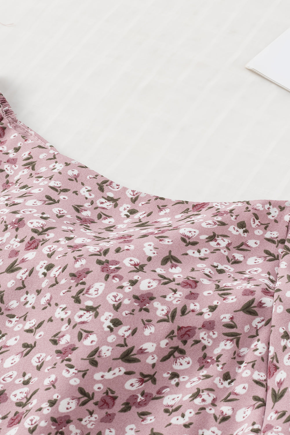 Linda blusa de manga larga con volantes y lazo delantero con estampado floral