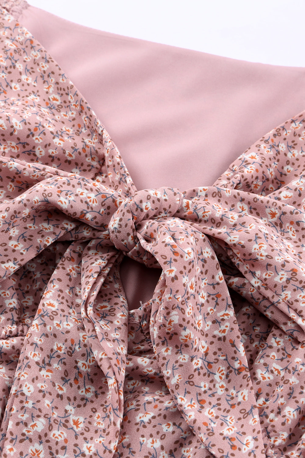 Linda blusa de manga larga con volantes y lazo delantero con estampado floral